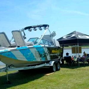 Buy Oakley articles, clothes and accessories !!